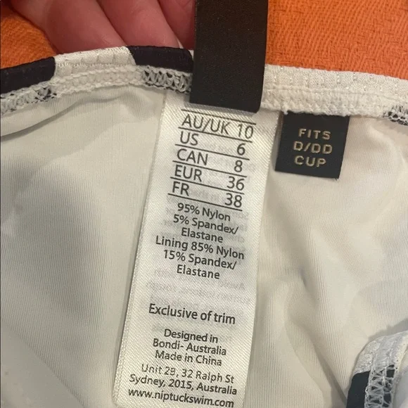 Black & White One Piece w Cut Out - Picture 7 of 10